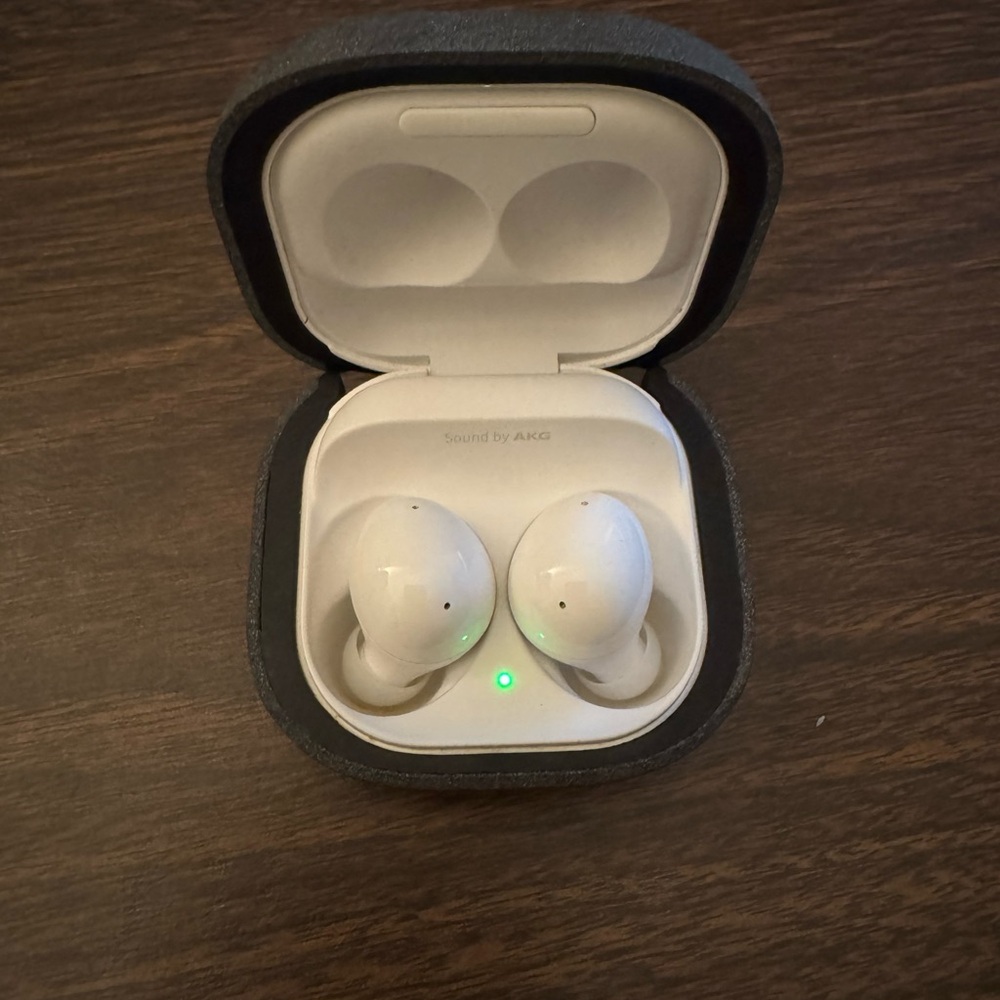 Samsung Galaxy Buds2 – Excellent Condition + Protective Case